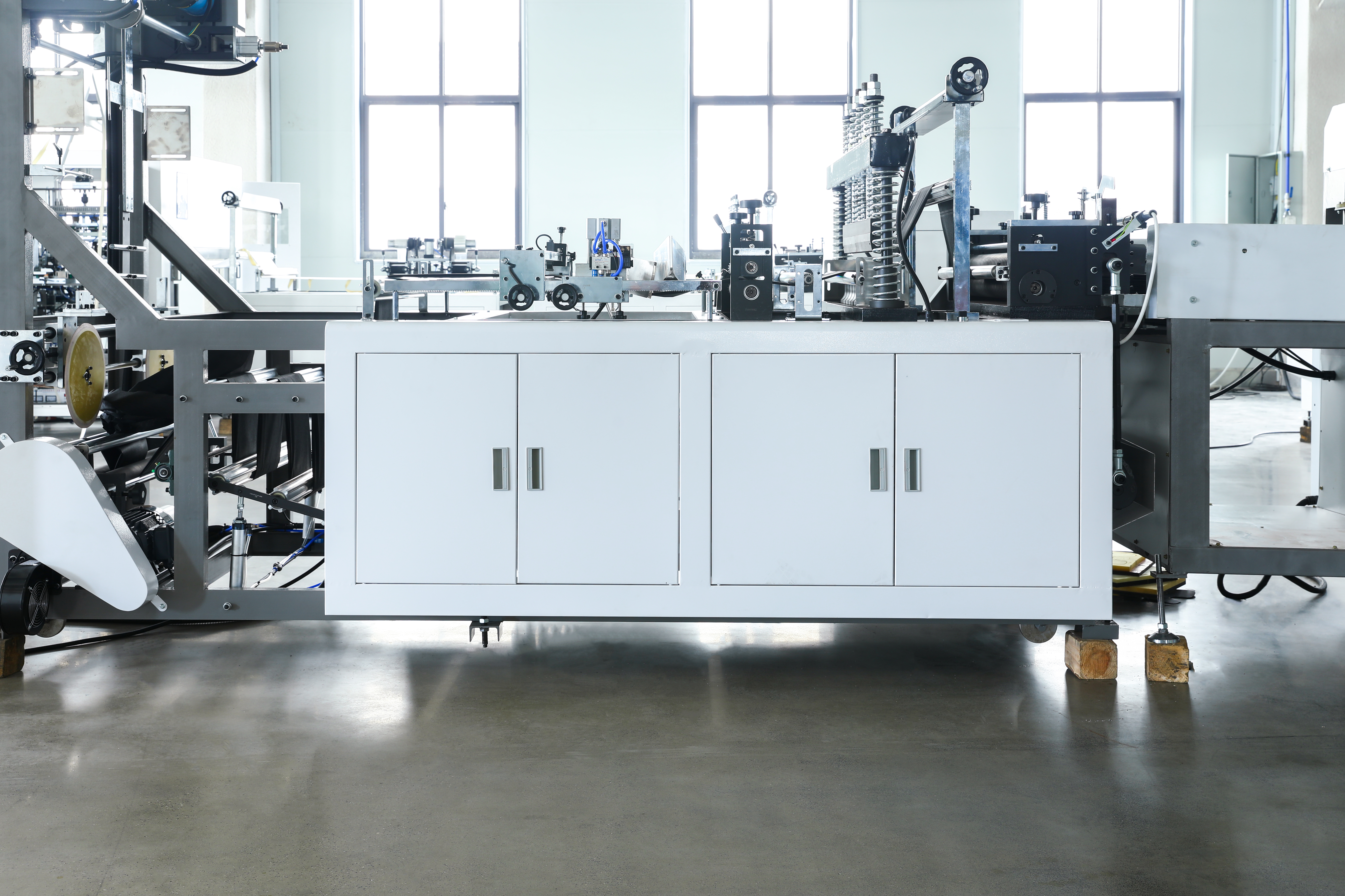 Smart 17-XB 700/800 non tissé 5 po en 1 Machine de fabrication de sacs avec poignée en ligne